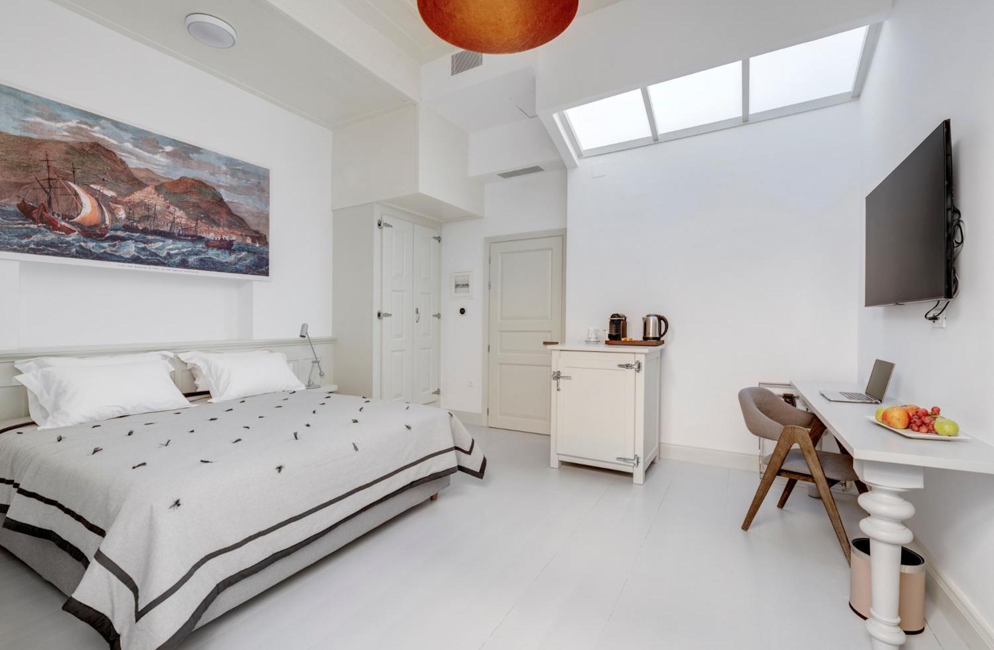 Skylight Hotel Ermoupoli Bagian luar foto