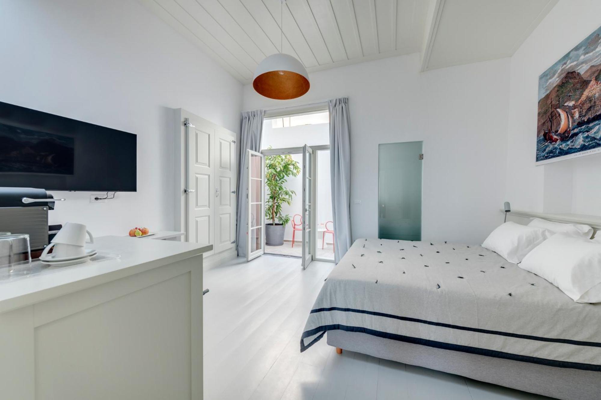 Skylight Hotel Ermoupoli Bagian luar foto
